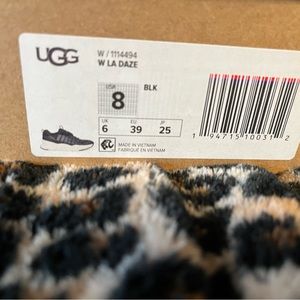 Ugg LA Daze size 8